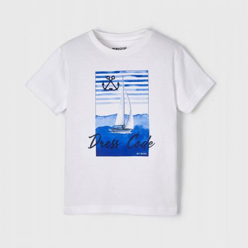 ブルーの海にヨットのTシャツ