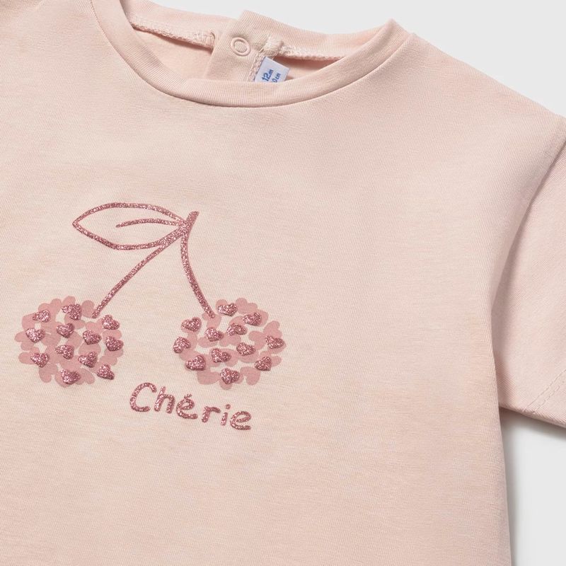 可愛いピンクチェリーのＴシャツ