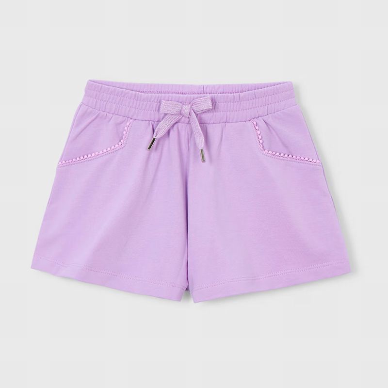 ラベンダーカラーのオシャレなショートパンツ