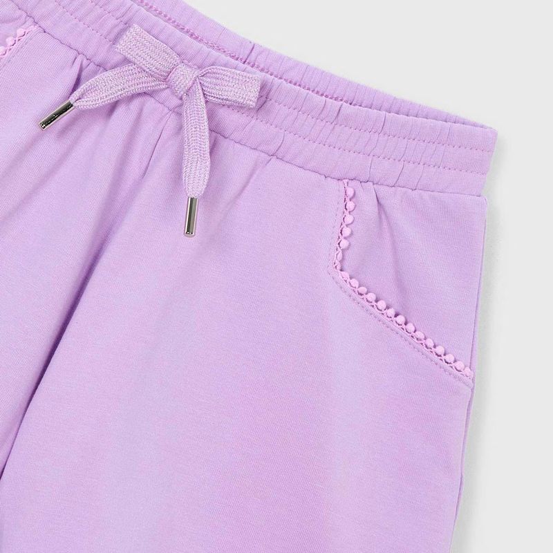 ラベンダーカラーのオシャレなショートパンツ