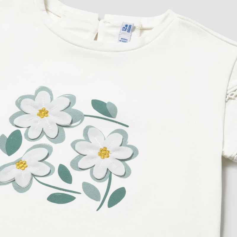 レース使いが素敵なフラワーＴシャツ