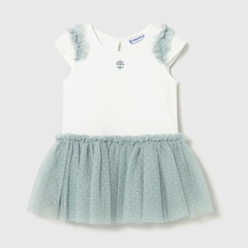 シックなチュールスタイルのワンピース