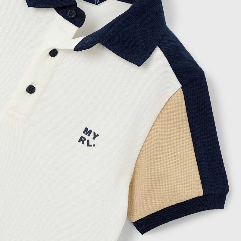 ショルダーラインの2トーンポロ