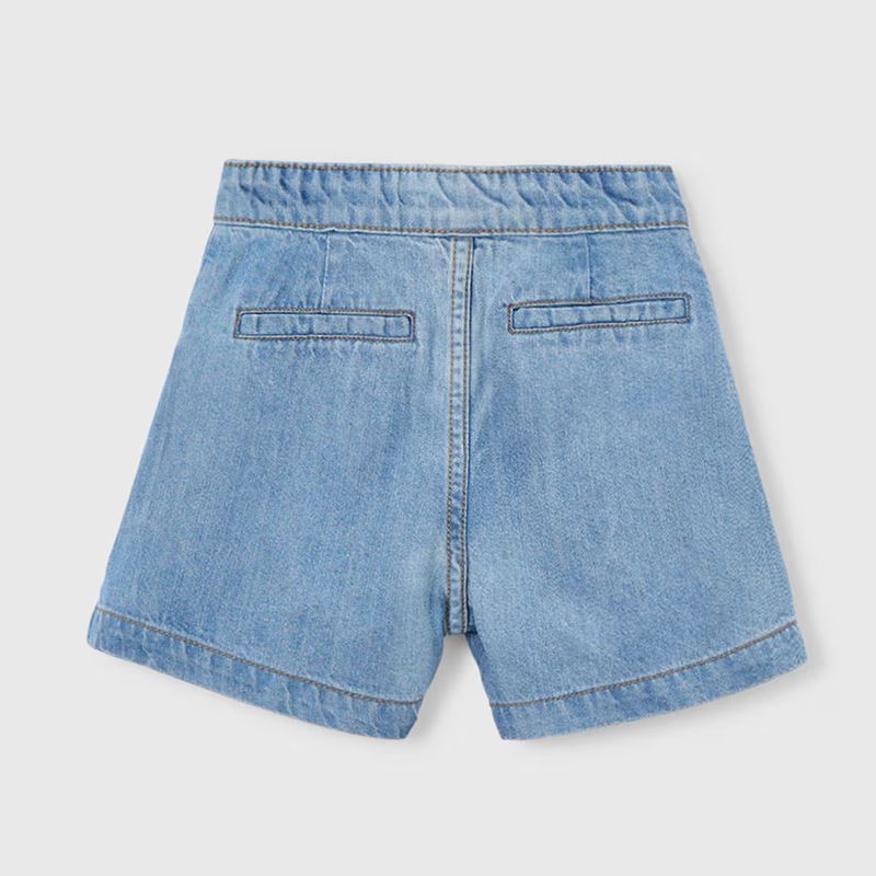 カッコいいデニムのショートパンツ