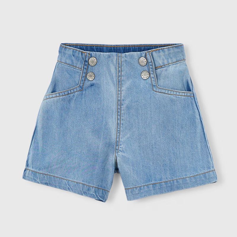 カッコいいデニムのショートパンツ