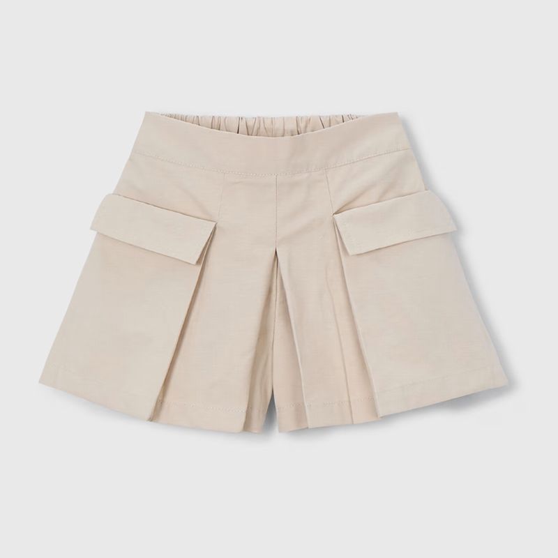 大きなポケットのキュロットパンツ