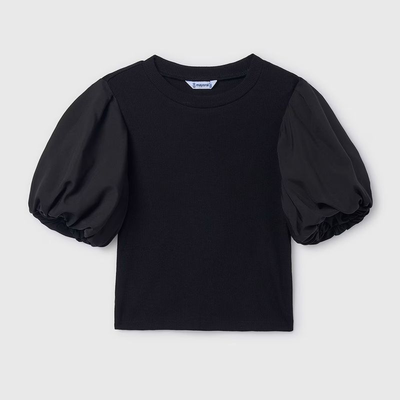 張り感のあるパフスリーブのブラックトップス