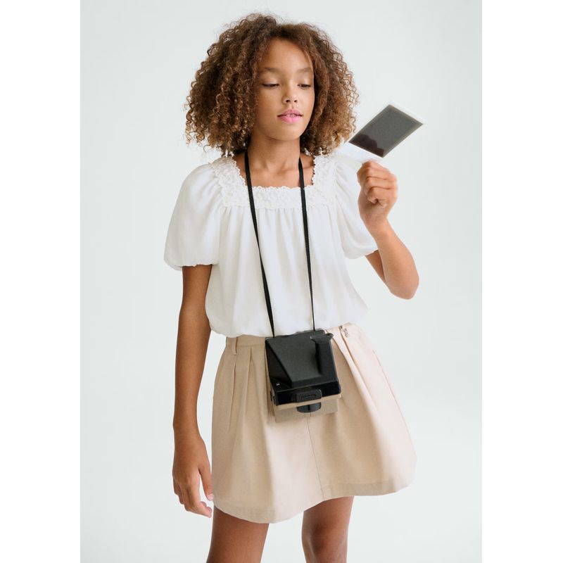 お洒落なベージュスコート