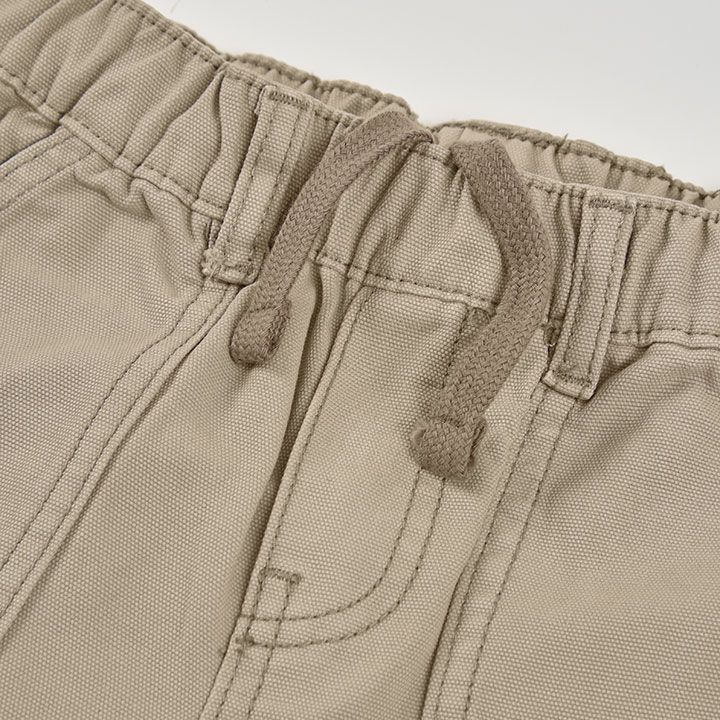 シンプルなコットン・ベージュバミューダ