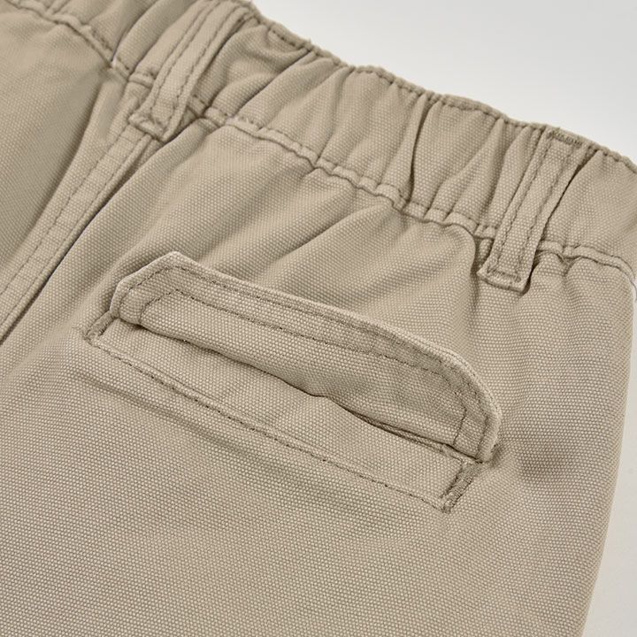 シンプルなコットン・ベージュバミューダ