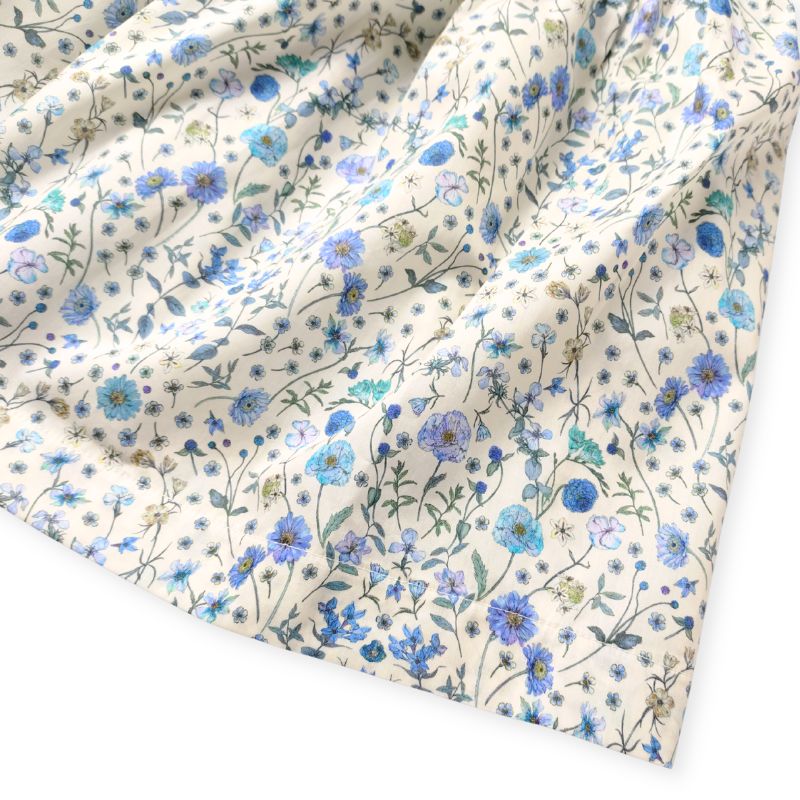 爽やかなブルーフラワー・リバティ生地のワンピース