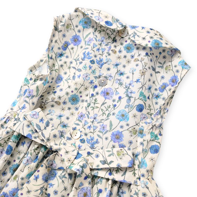爽やかなブルーフラワー・リバティ生地のワンピース