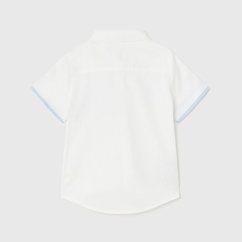 ブルーポケットのさわやかなシャツ