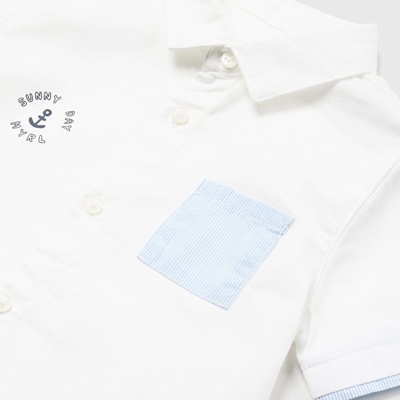 ブルーポケットのさわやかなシャツ