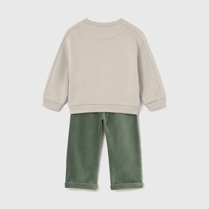 シックなトーンのスウェット＆ベロアパンツSet