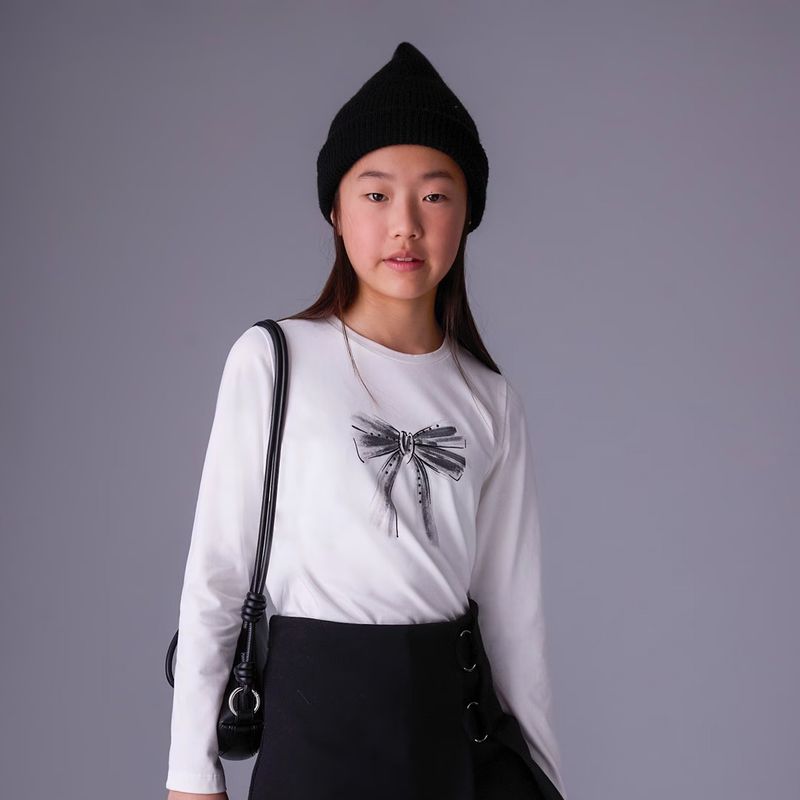 モノトーンおリボンのＴシャツ