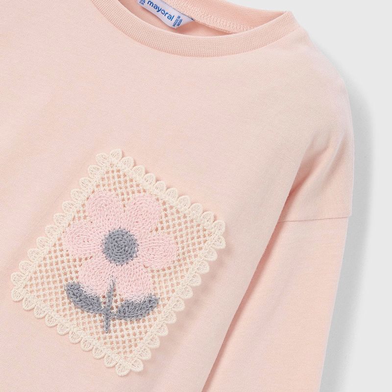 ピンクフラワーフレームのＴシャツ