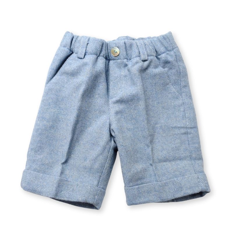 クラシックなブルーヘリンボーンのショートパンツ