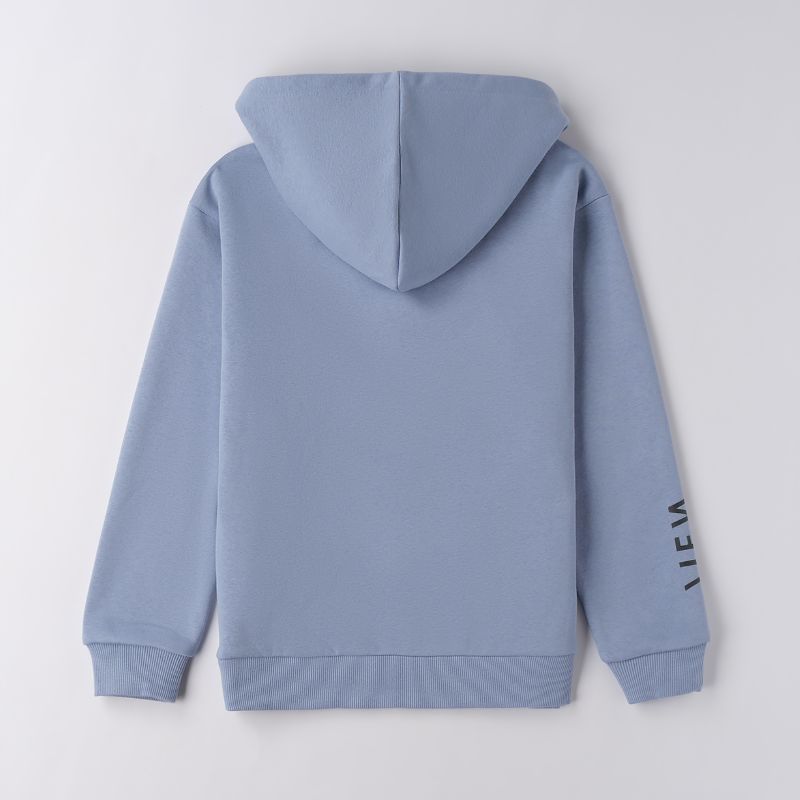 おしゃれなボーイズ・ブルーパーカー