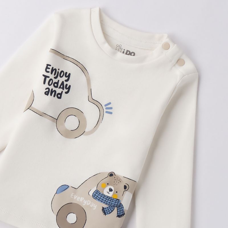 可愛いベアーCARのＴシャツ