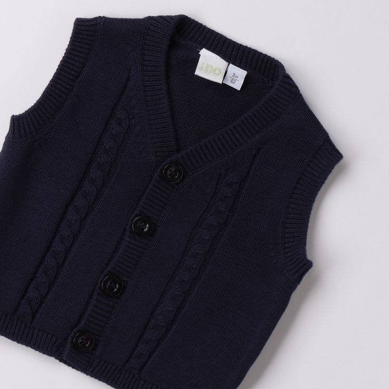 プレーンなネイビーベスト