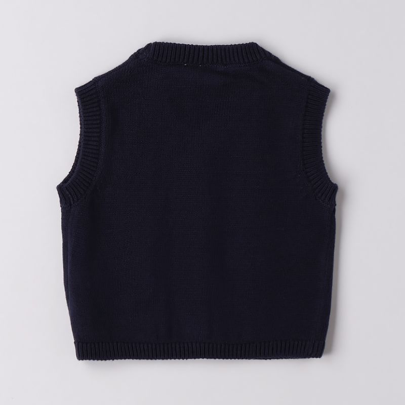 プレーンなネイビーベスト