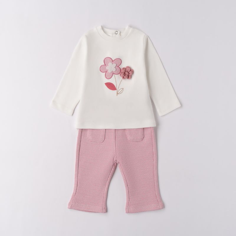 ピンクフラワーモチーフのTシャツ&パンツSet