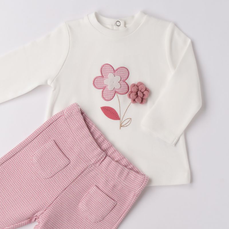 ピンクフラワーモチーフのTシャツ&パンツSet