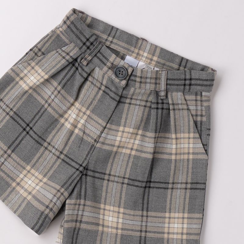 オシャレなグレーチェックのキュロットパンツ
