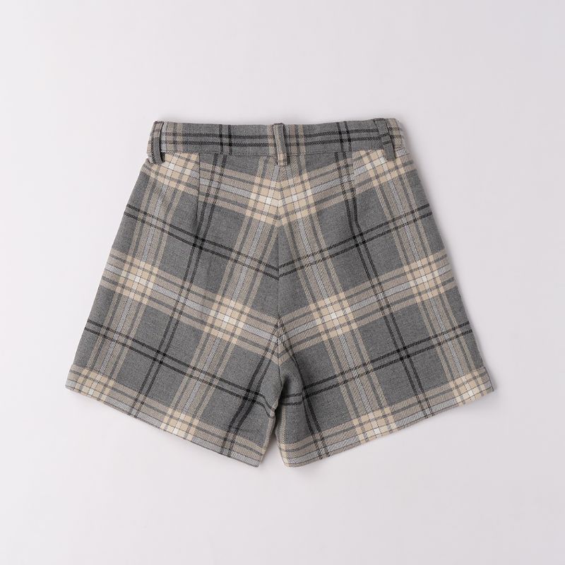 オシャレなグレーチェックのキュロットパンツ