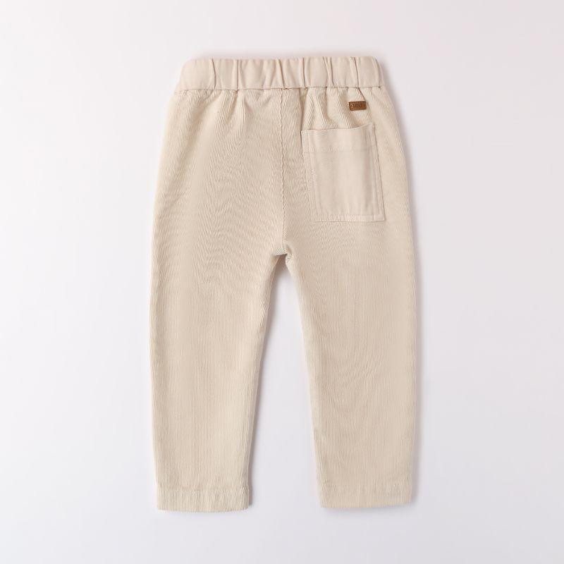 オシャレなコーデュロイロングパンツ
