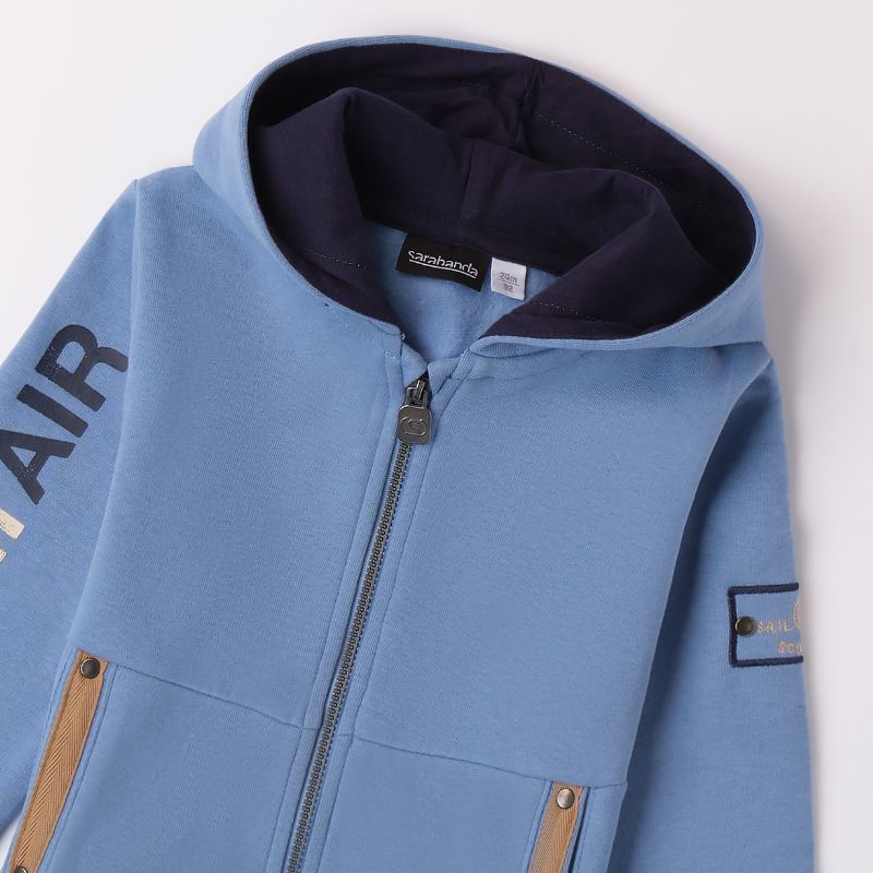 オシャレなシックブルーパーカー