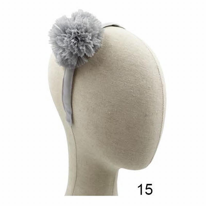 チュールポンポンのカチューシャ