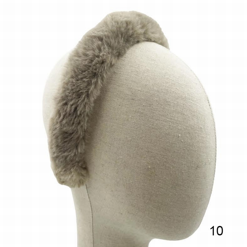 シンプルなファーのカチューシャ