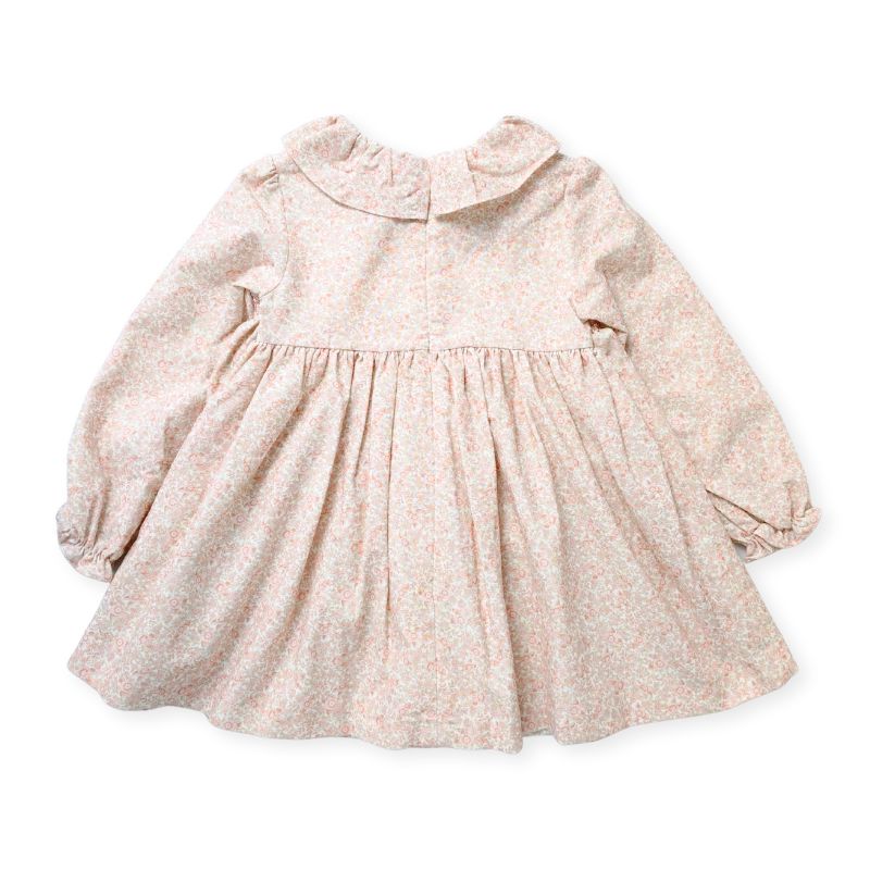 優しいピンクフラワーのスモッキングワンピース