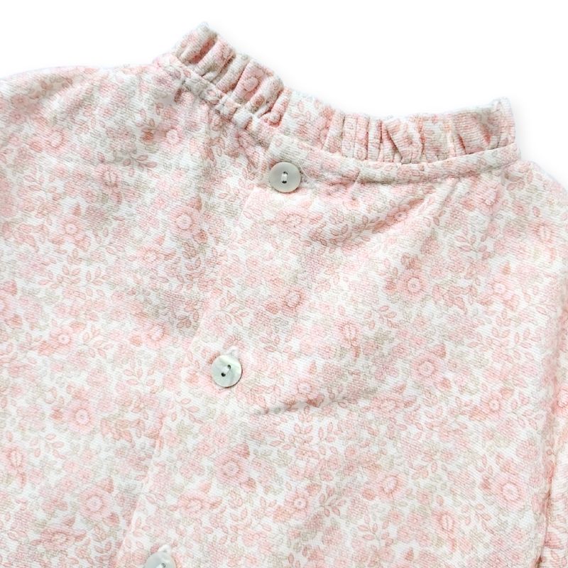 優しいピンクフラワーのタックチュニック