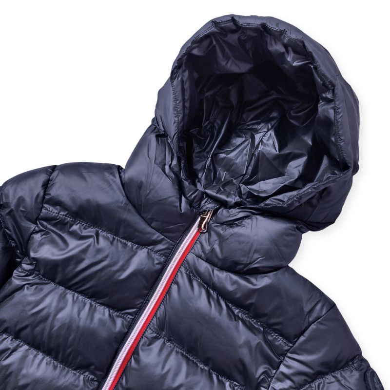 柔らかなトラディショナル・ネイビー中綿入りコート