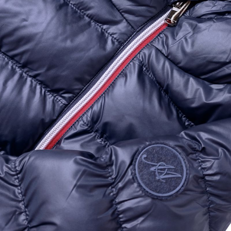 柔らかなトラディショナル・ネイビー中綿入りコート