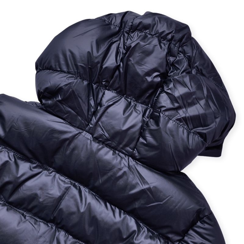 柔らかなトラディショナル・ネイビー中綿入りコート