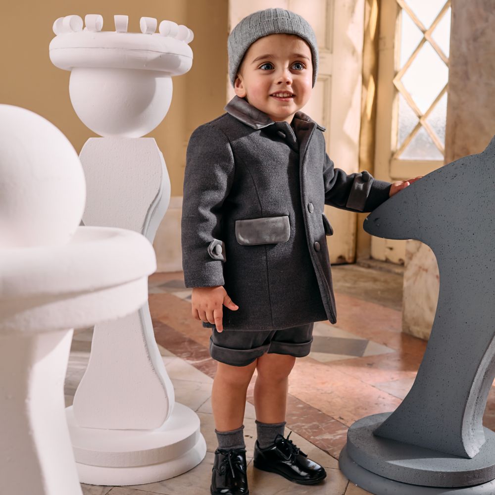 クラシックスタイル・チャコールグレーのロングコート