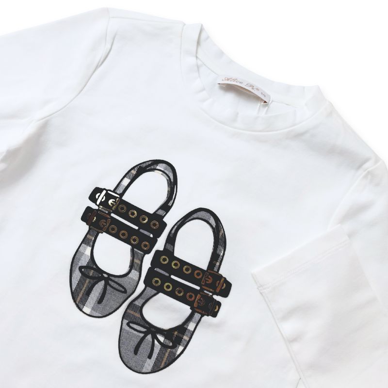 お洒落なグレーチェックシューズのＴシャツ