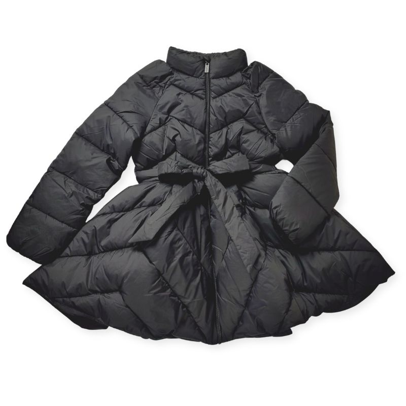 ブラックキルトの中綿入りフレアーコート