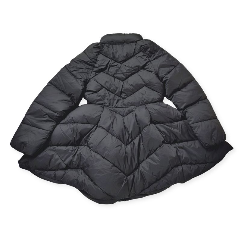 ブラックキルトの中綿入りフレアーコート