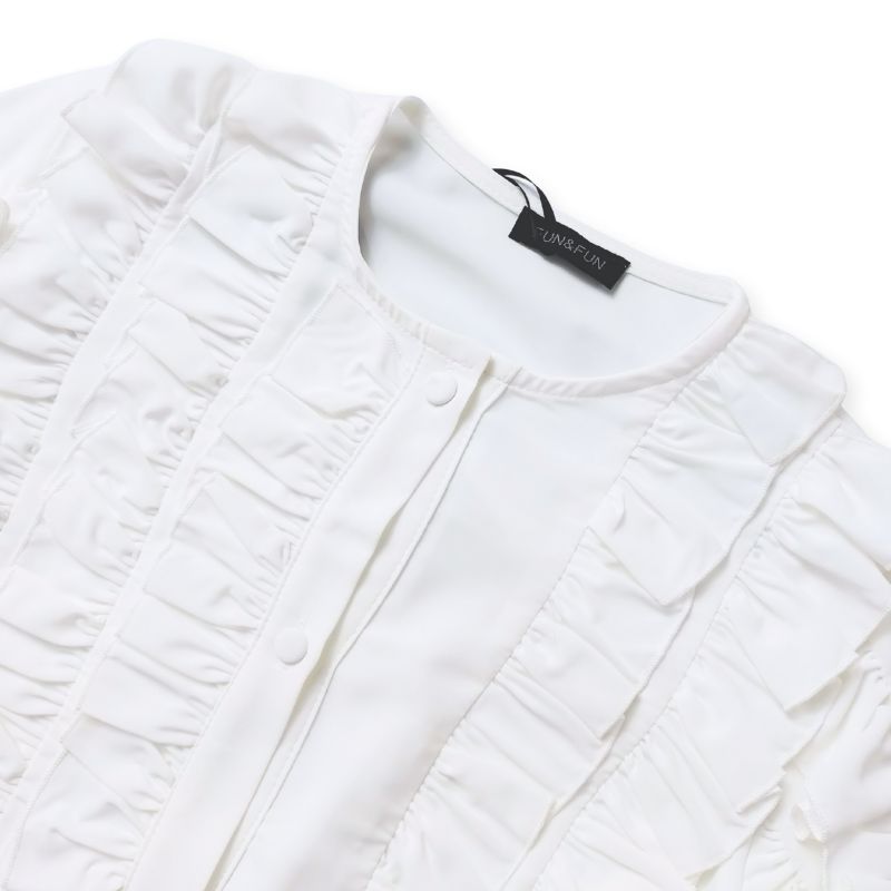 フリルいっぱいの素敵なブラウス